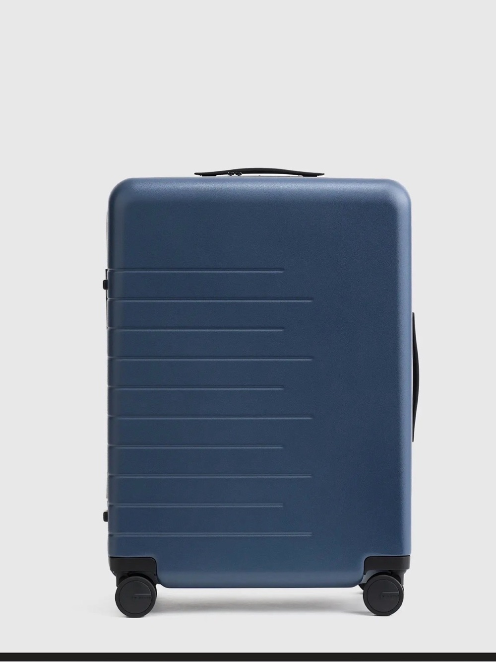 Quince Medium Expandable Check in Suitcase in dark Blue